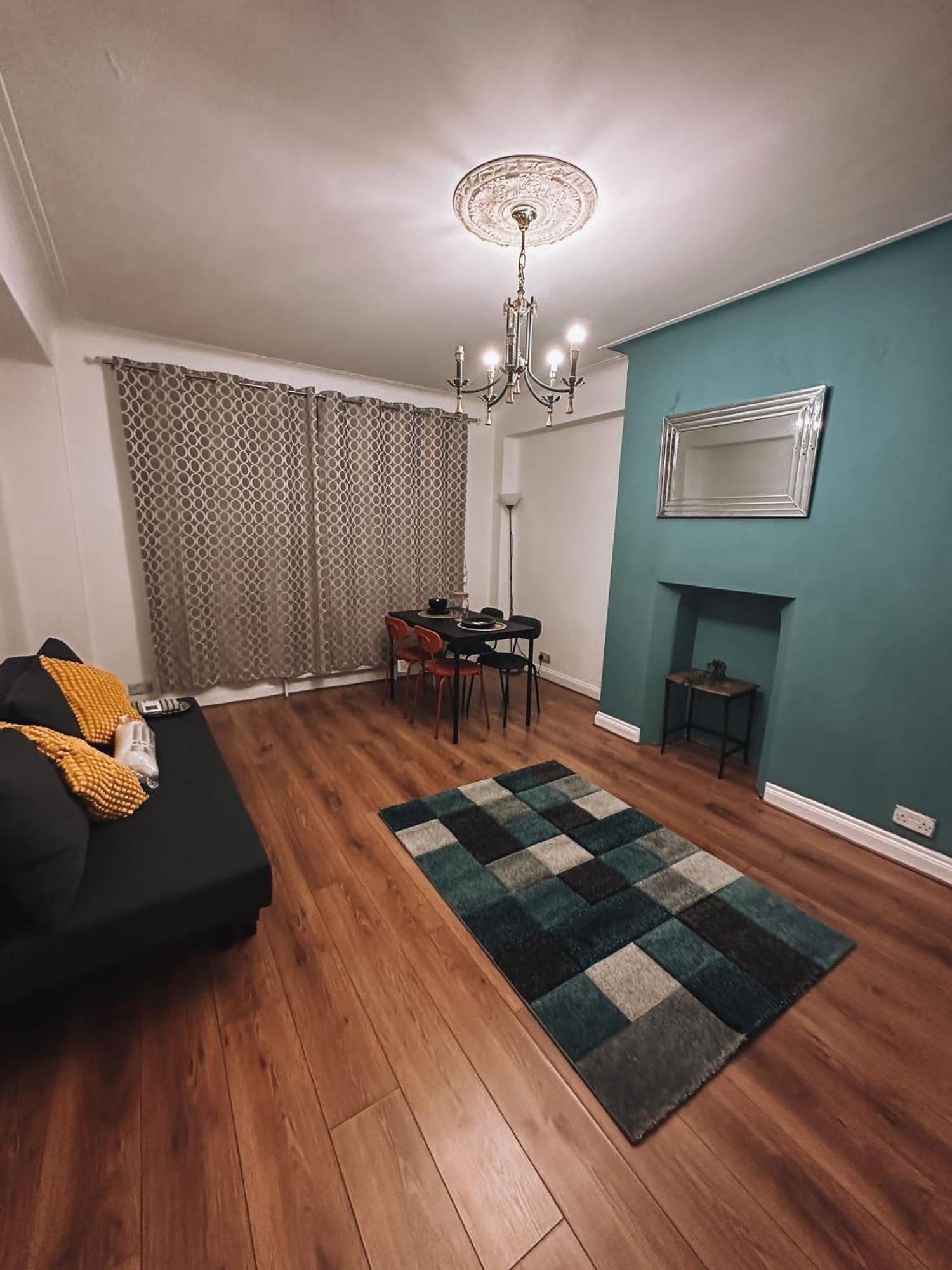 Cosy 2 Bedroom Apartment In Swiss Cottage. Londres Exterior foto