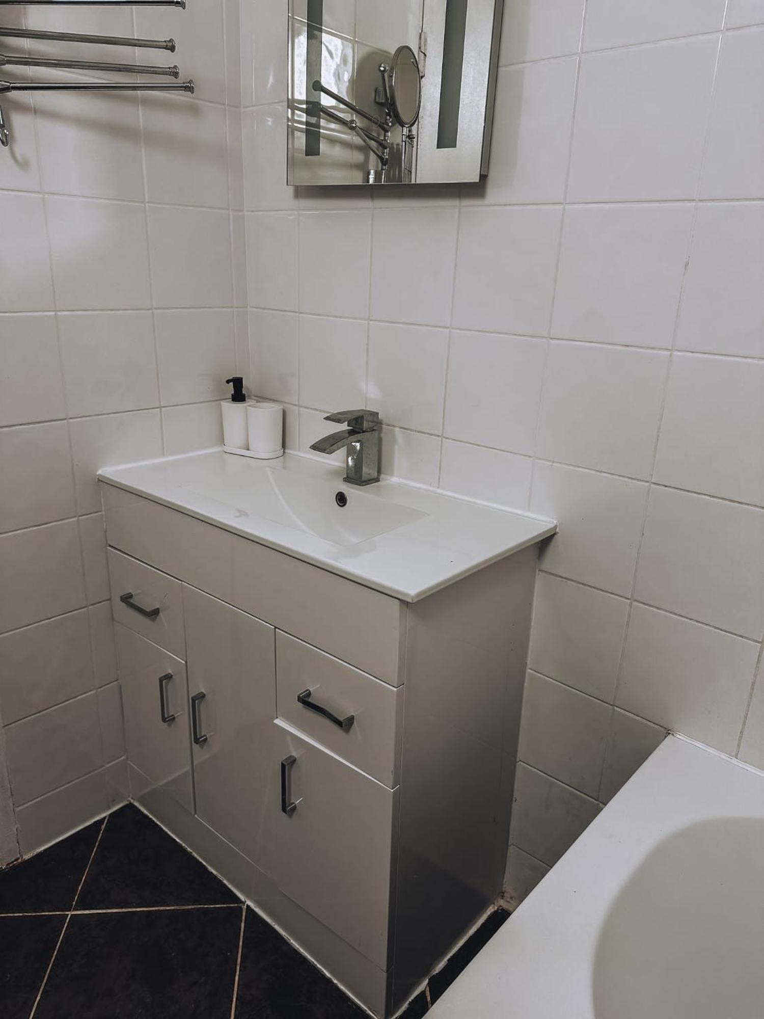 Cosy 2 Bedroom Apartment In Swiss Cottage. Londres Exterior foto